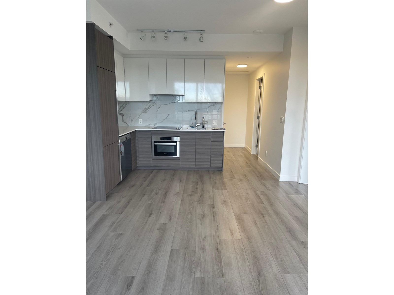 10626 City Parkway Unit 1112, Surrey, BC V3T 0S3
