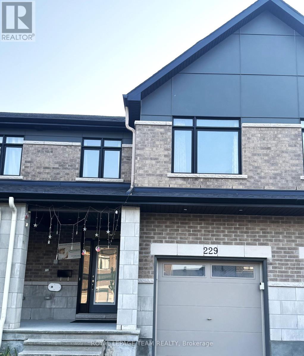 229 Zinnia Way, Ottawa, ON K4M 0L4