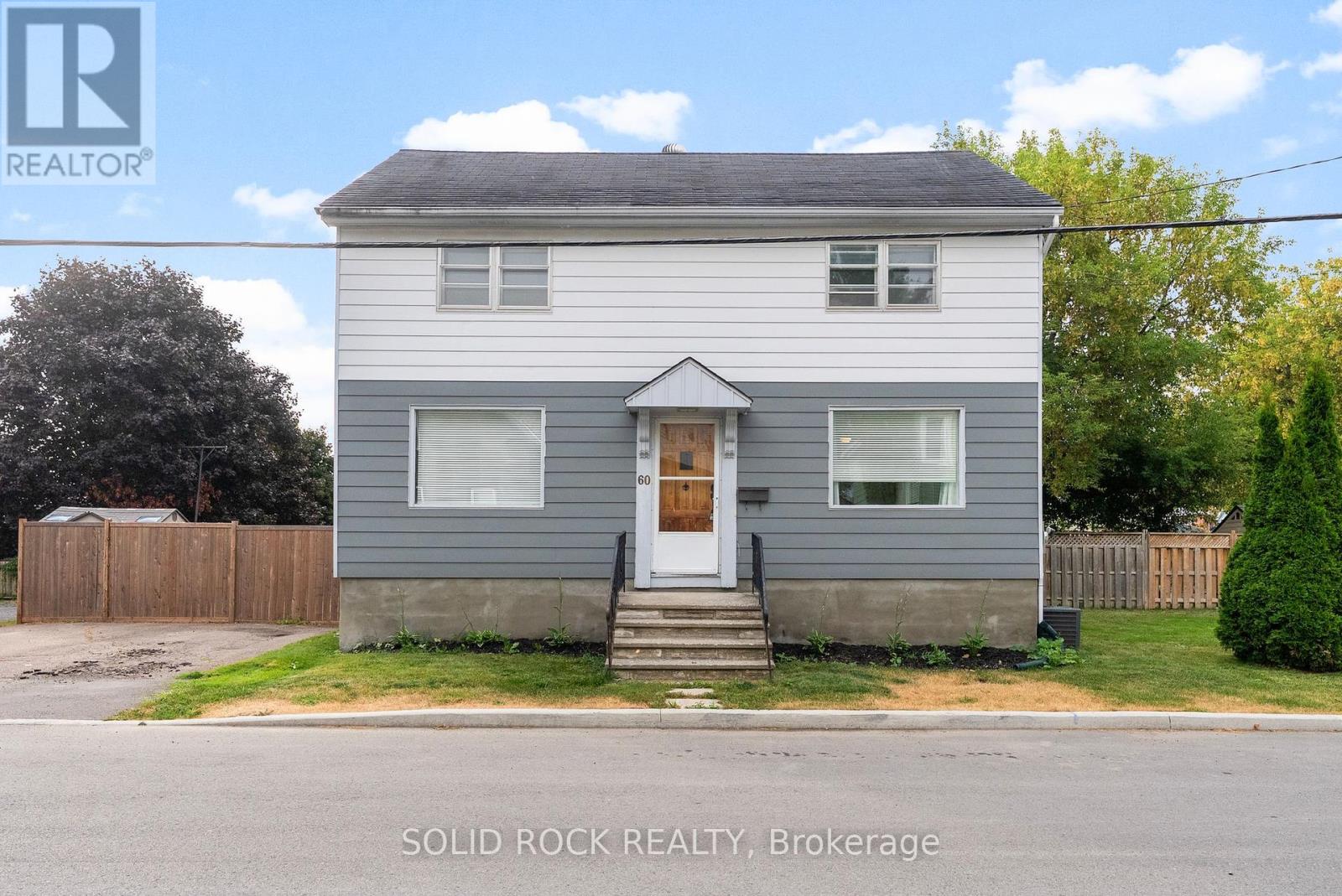 60 Hugh St S, Arnprior, ON K7S 2V6