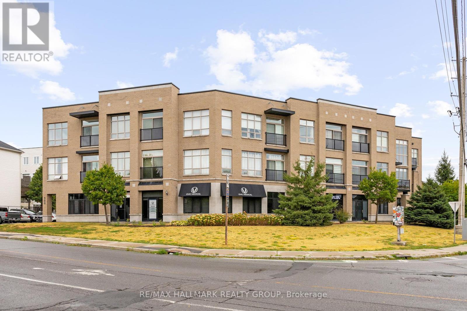 206 500 Claridge Dr, Ottawa, ON K2J 3G5