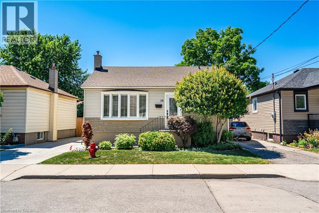 38 Salem Ave, Hamilton, ON L9A 3V9
