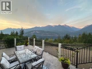 8840 Olson Rd, Kaslo, BC V0G 1M0