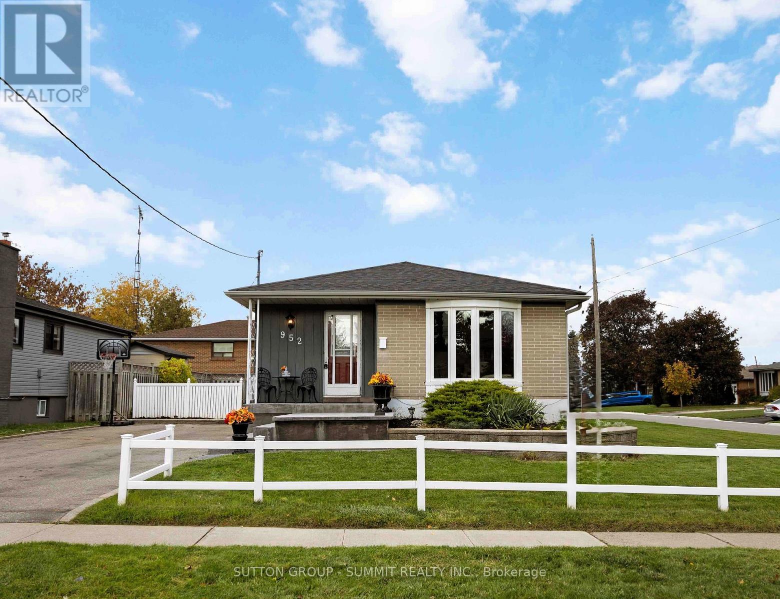 952 Oklahoma Dr, Pickering, ON L1W 2H7