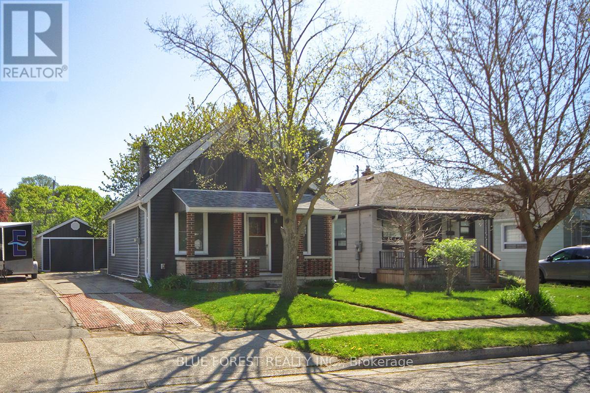 272 Sanders St, London, ON N5Z 2T2