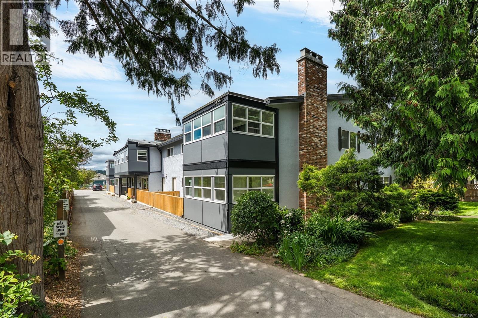 3244 Seaton St Unit 203 St, Saanich, BC V8Z 3V7