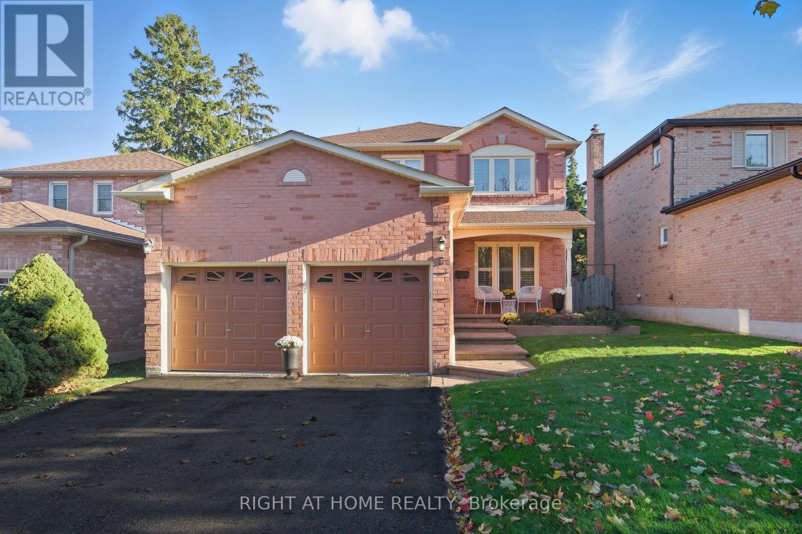 5 Wickens Cres, Ajax, ON L1T 3M7