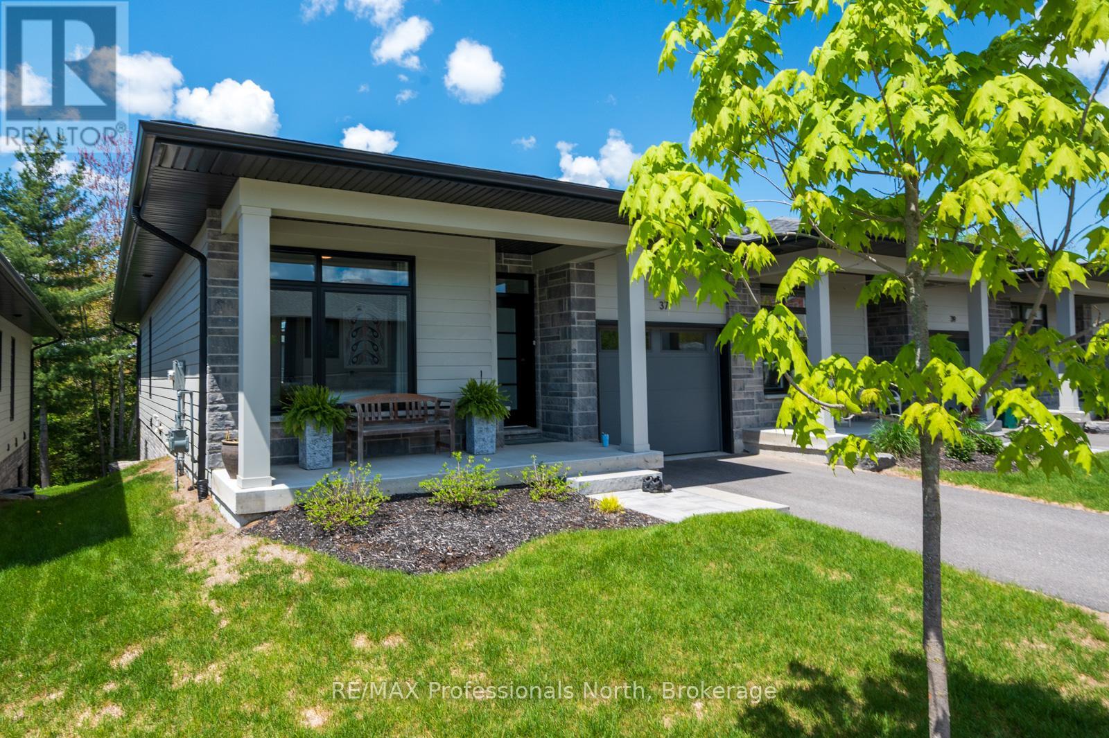 37 Jack St, Huntsville, ON P1H 0G4