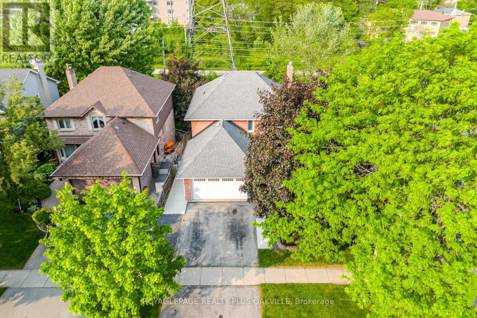 1294 Hammond St, Burlington, ON L7S 2C5