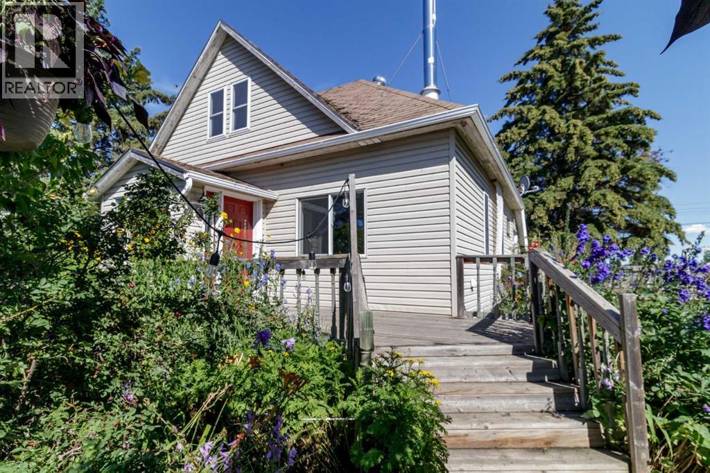 1321 Flemming Ave, Penhold, AB T0M 1R0