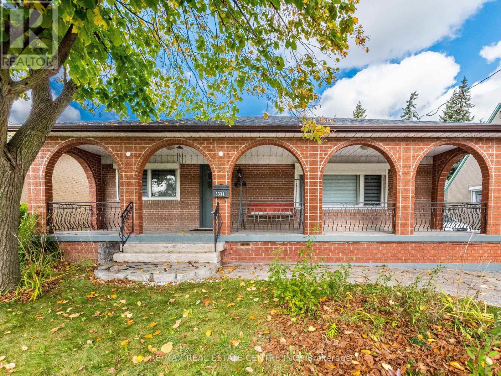 3331 Etude Dr, Mississauga, ON L4T 1T4