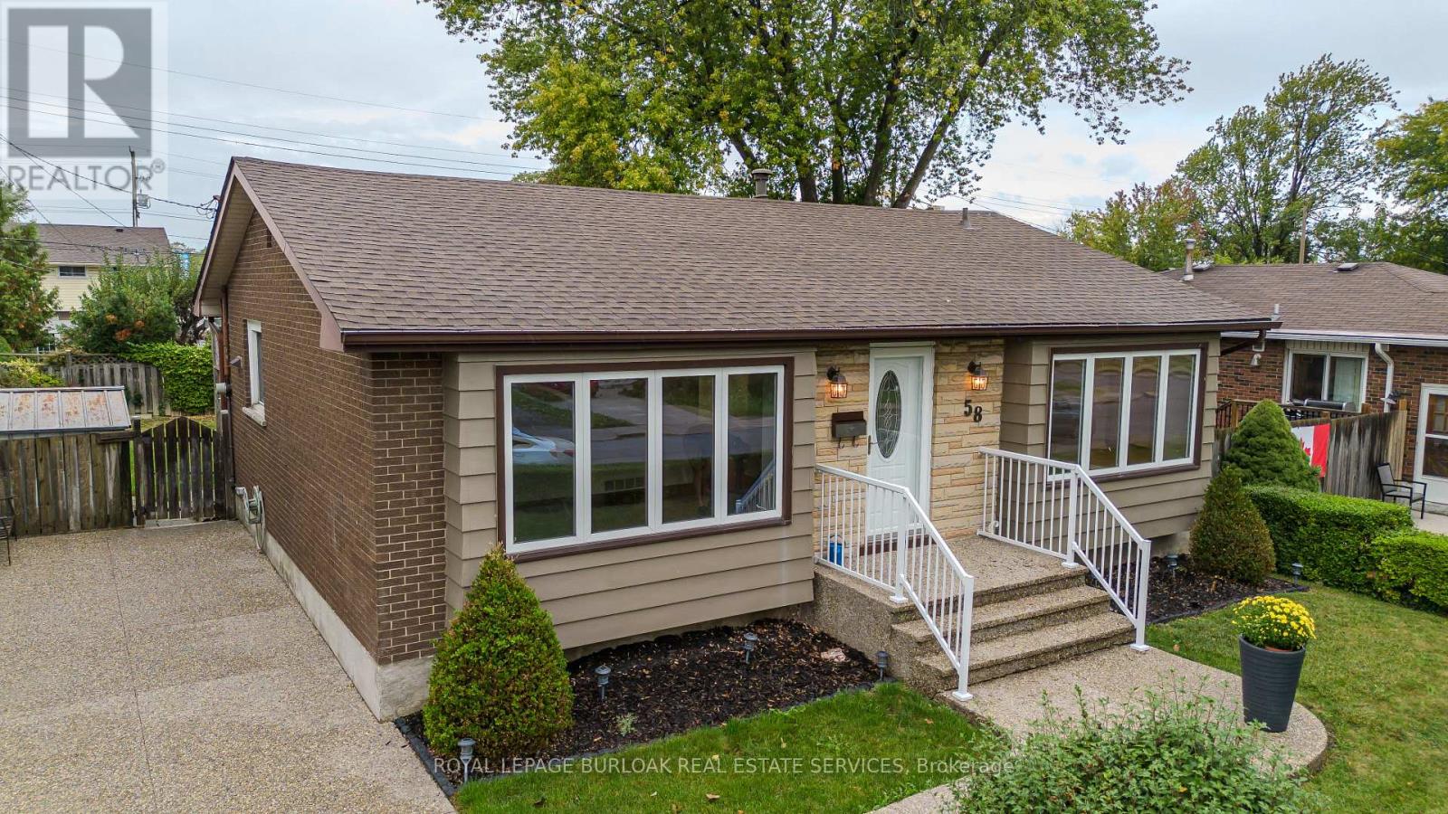 58 Goldfinch Rd, Hamilton, ON L9A 3W7