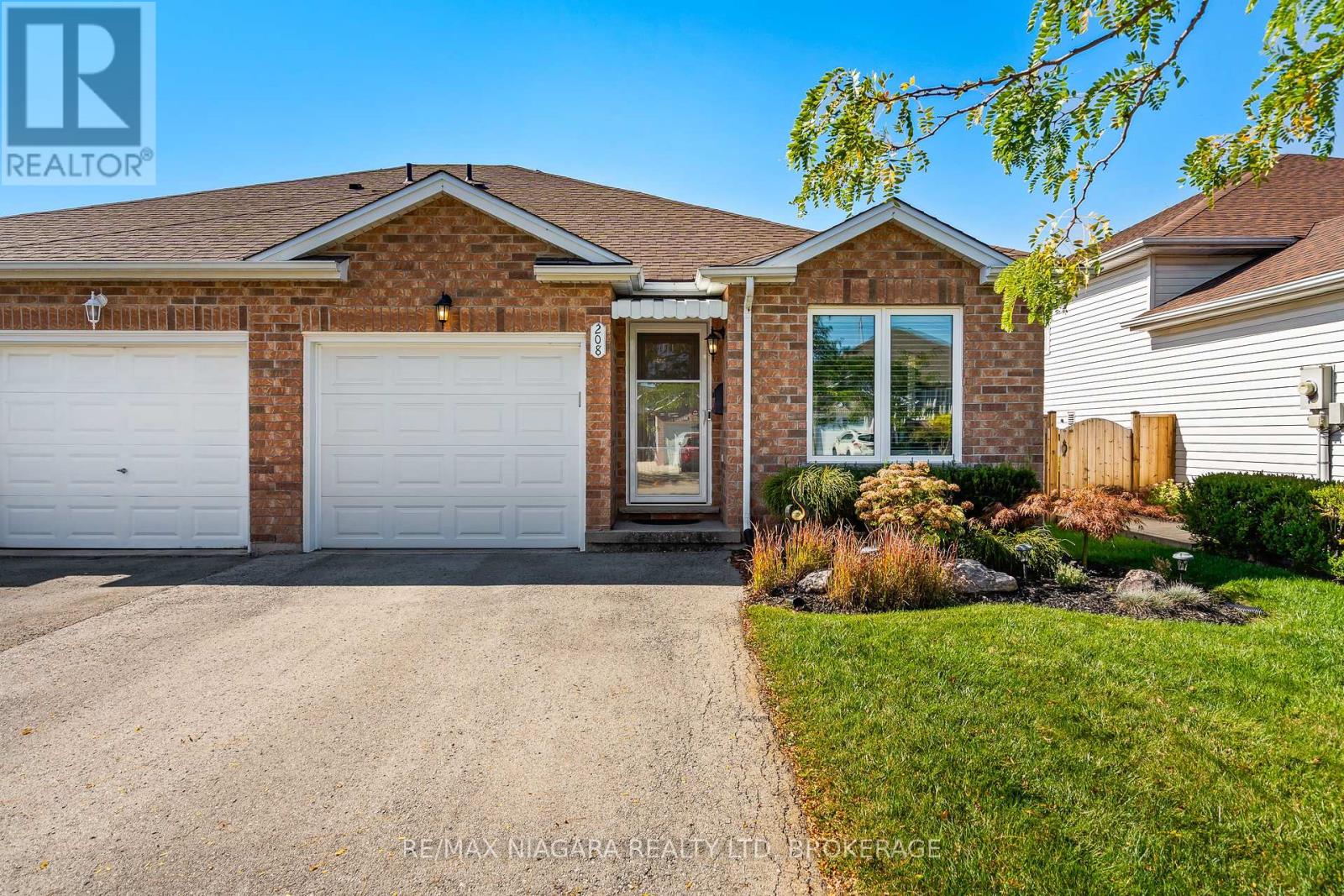 208 Autumn Cres, Welland, ON L3C 7K2
