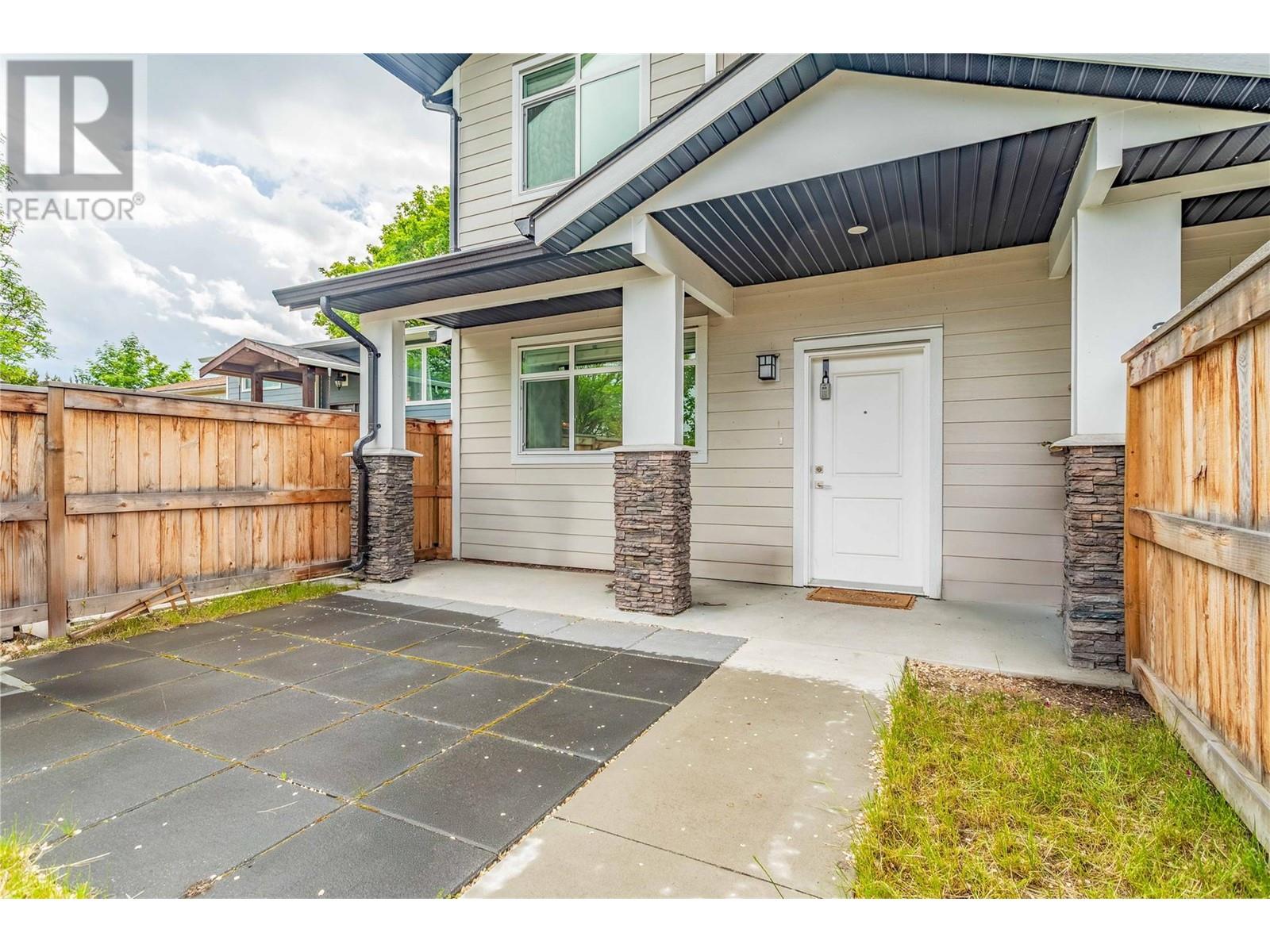 782 Coopland Crescent Unit 1, Kelowna, BC V1Y 2V1