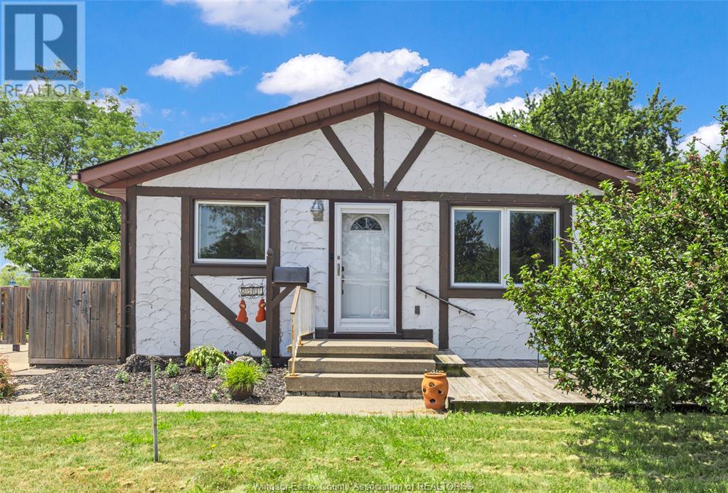 3297 Rosebriar Rd, Windsor, ON N8R 1Y2