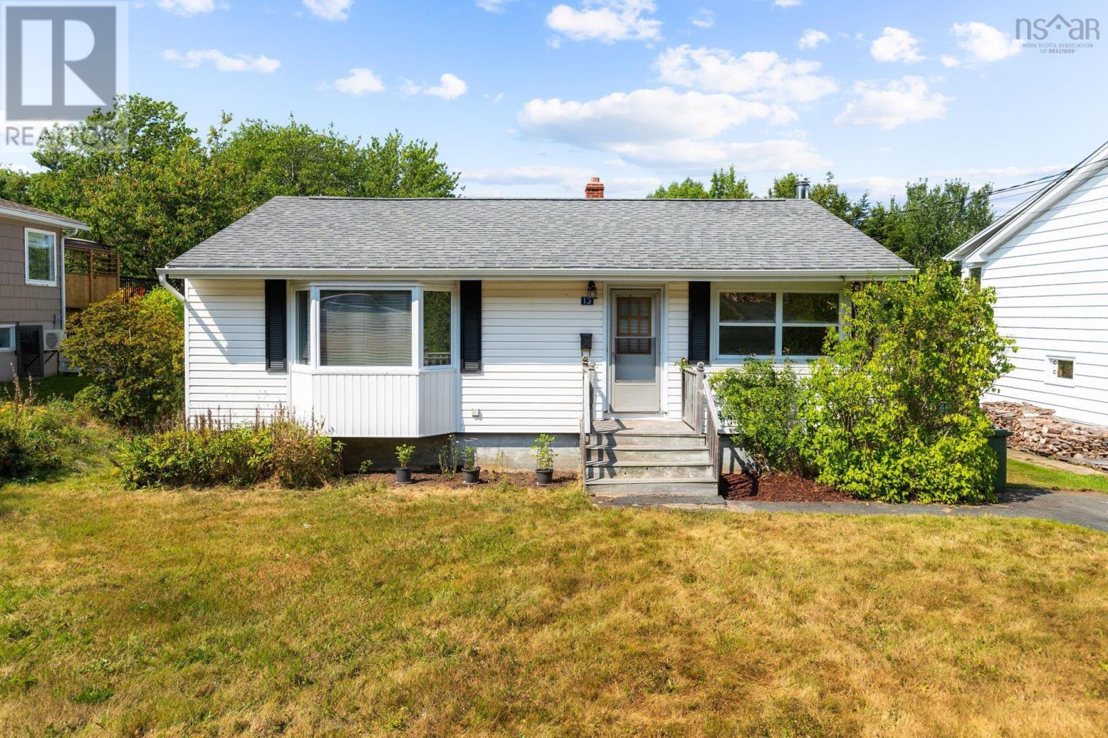 13 Glenmont Ave, Bedford, NS B4A 1H1