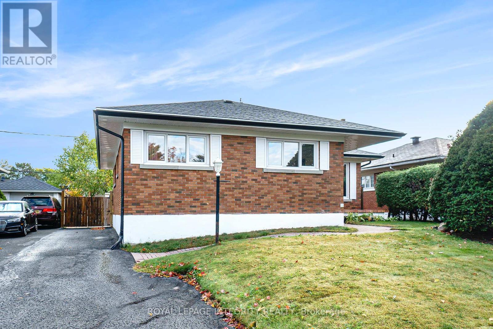 1317 Ferguson St, Ottawa, ON K2C 2K5