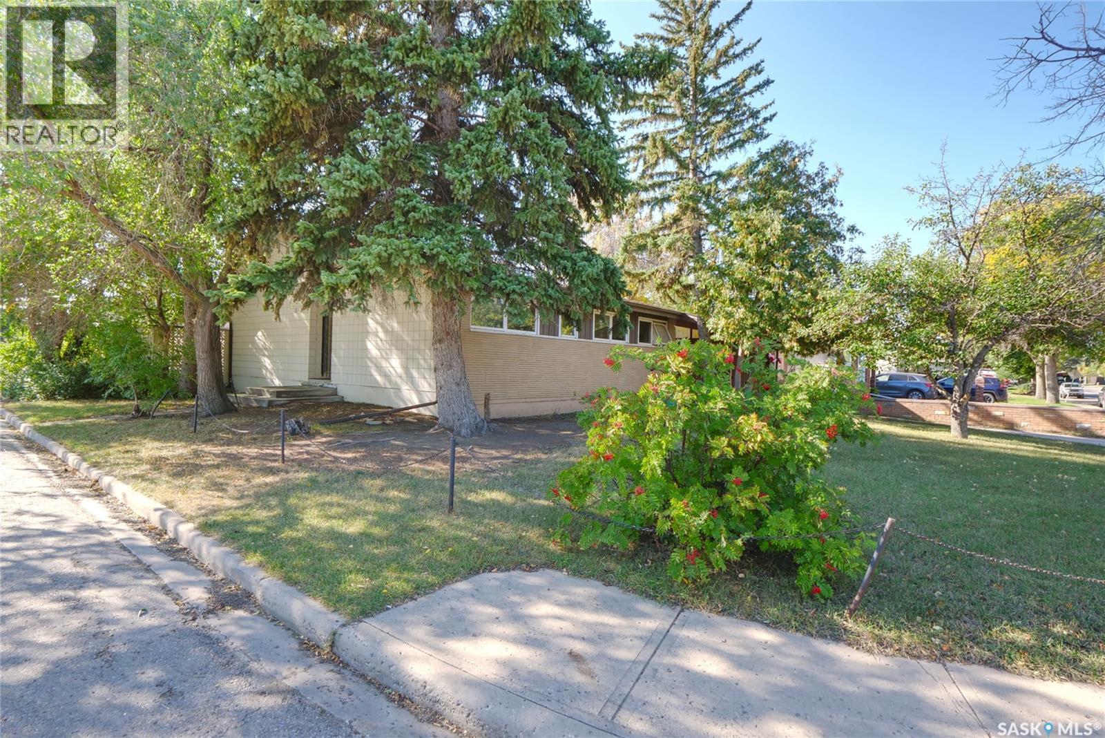 1211 Gordon Rd, Moose Jaw, SK S6H 3E3