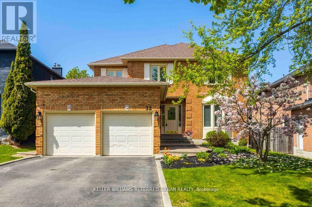 32 Nelson Cir, Newmarket, ON L3X 1R1