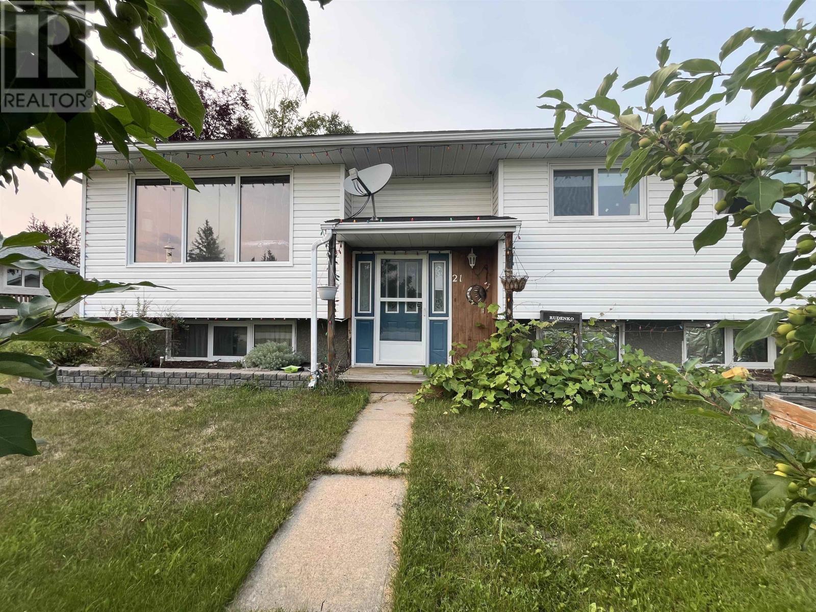 21 Lassie Rd, Balmertown, ON P0V 1C0