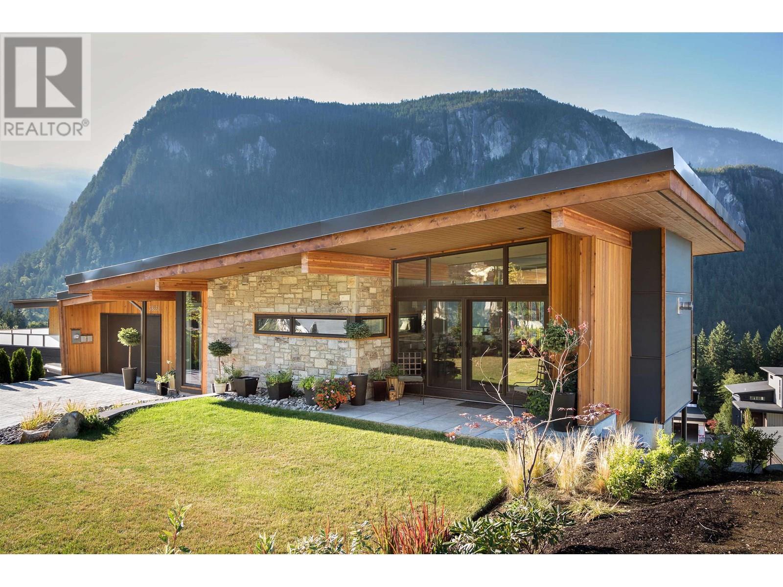 38561 Sky Pilot Dr, Squamish, BC V8B 0T6