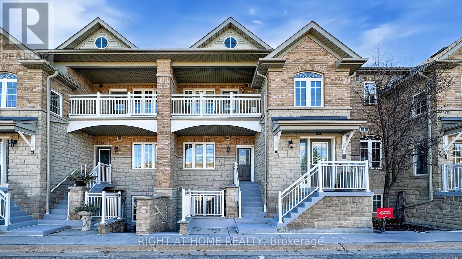 32 520 Silken Laumann Dr, Newmarket, ON L3X 2S7