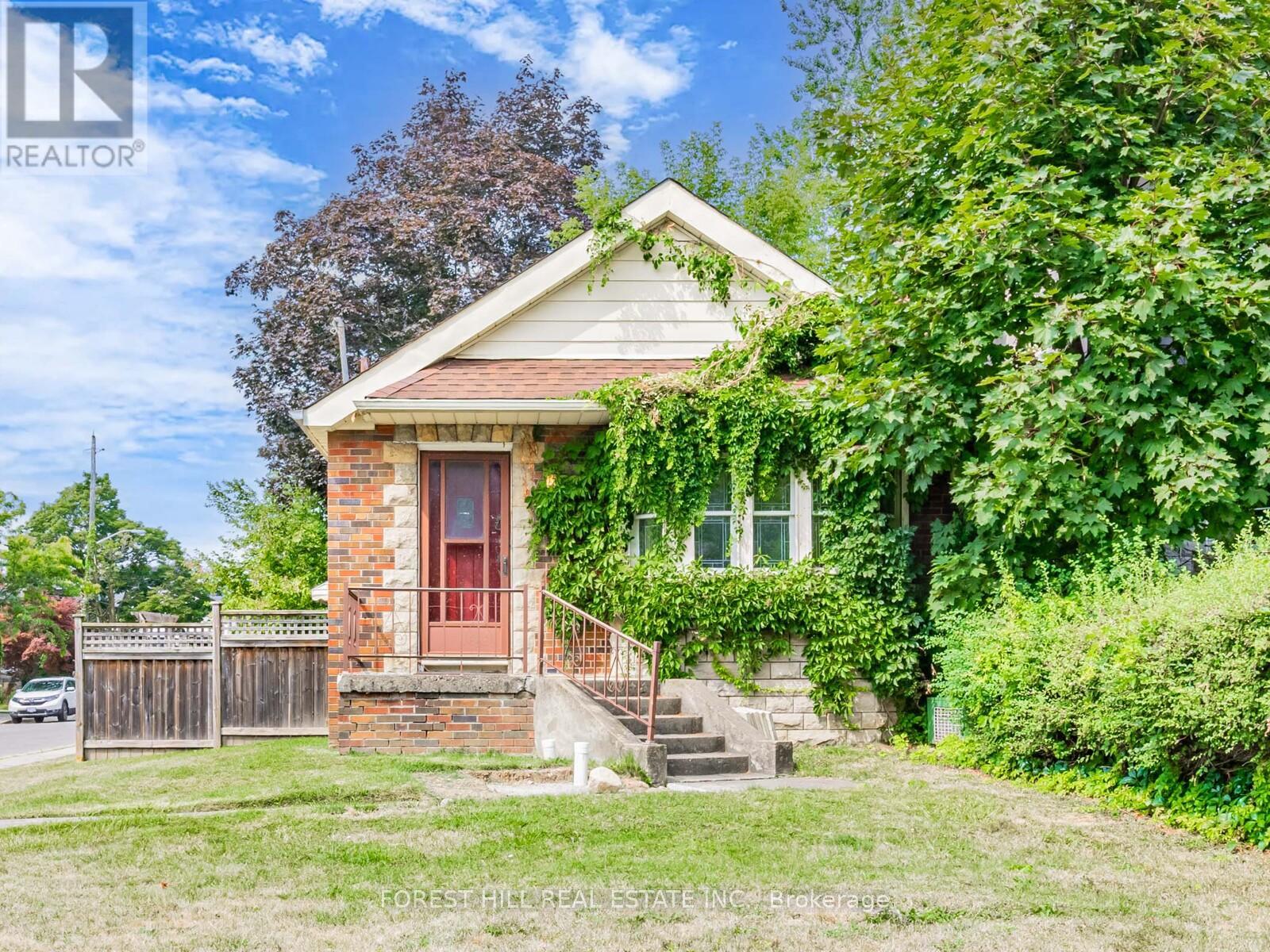 2 Esgore Dr, Toronto, ON M5M 3R1