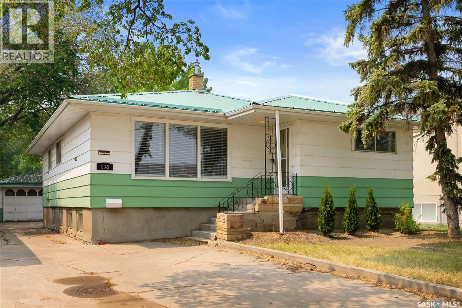 238 Hamilton St, Regina, SK S4R 2A4