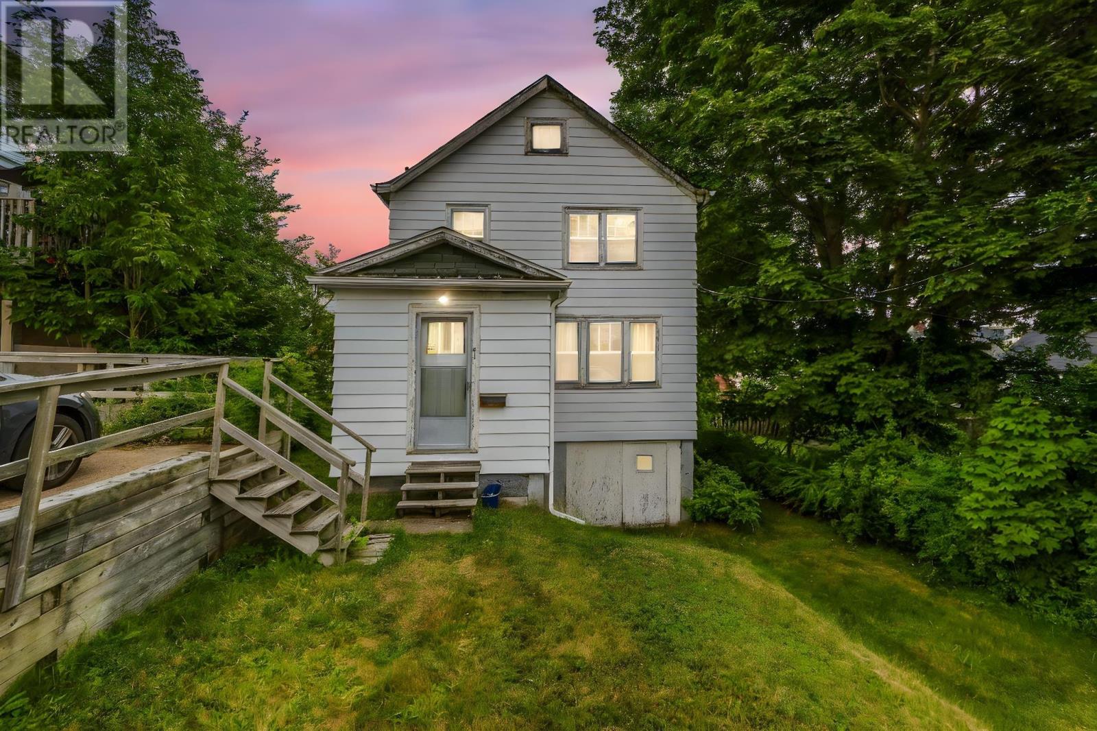 41 Birch St, Halifax, NS B3N 2V2
