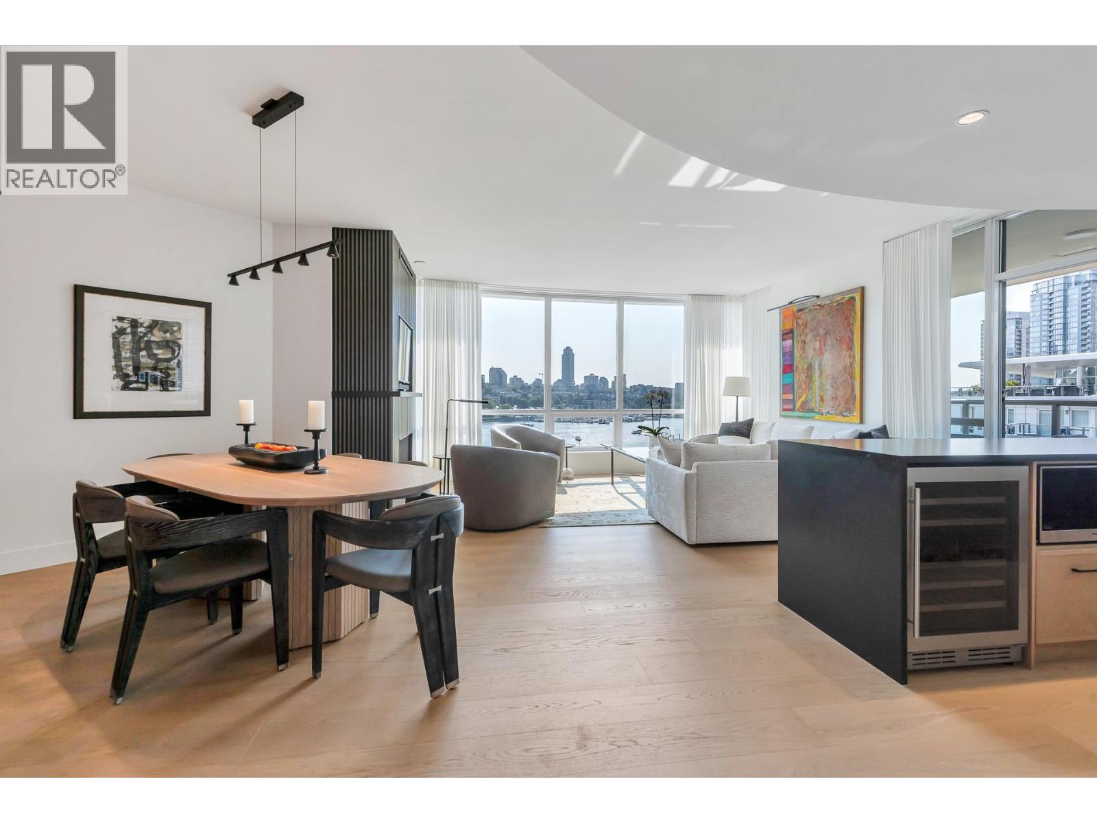 1328 Marinaside Crescent Unit 801, Vancouver, BC V6Z 3B3