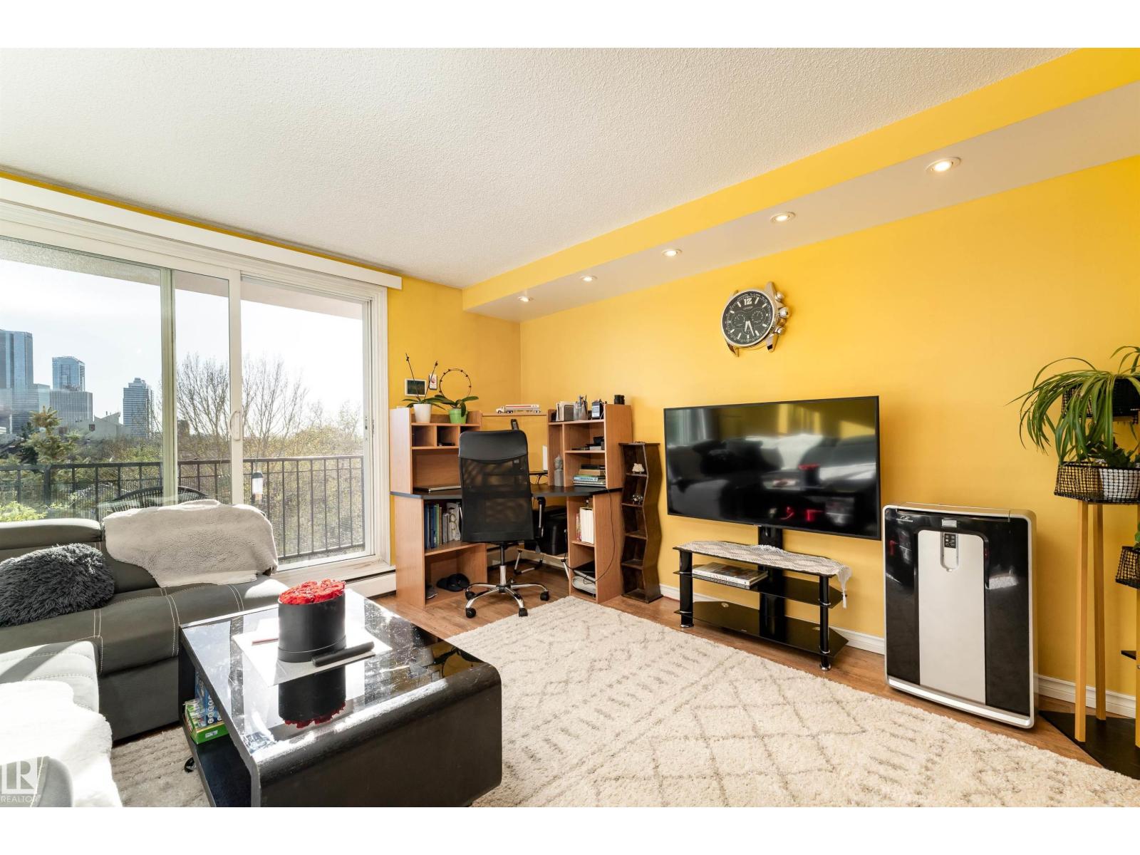 9028 Jasper Ave NW, Edmonton, AB T5H 3Y6