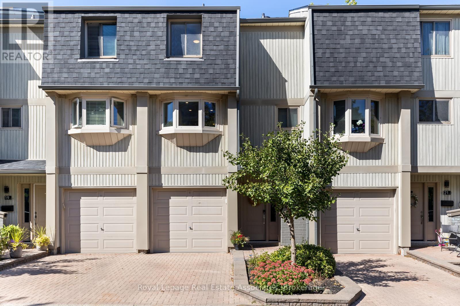 20 1020 Walden Cir, Mississauga, ON L5J 4J9