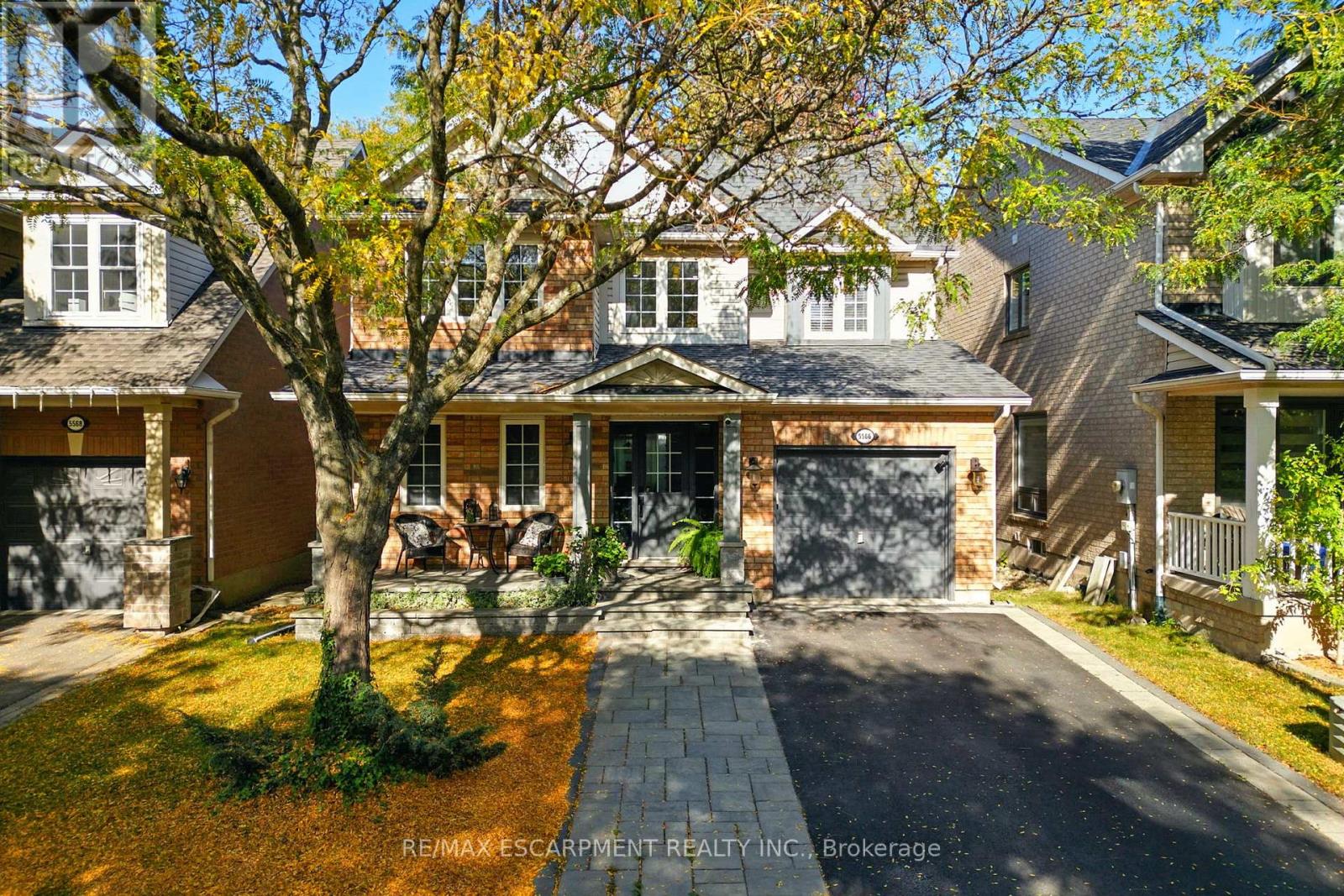 5566 Thorn Ln, Burlington, ON L7L 6V8