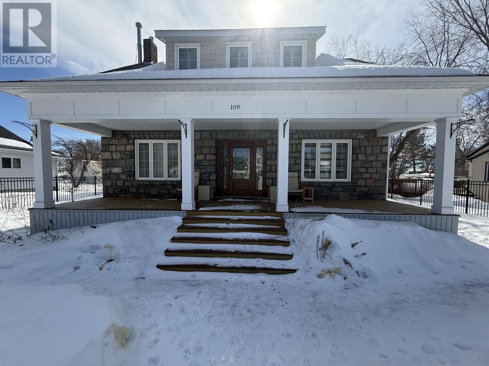109 King St, Sioux Lookout, ON P8T 1C3
