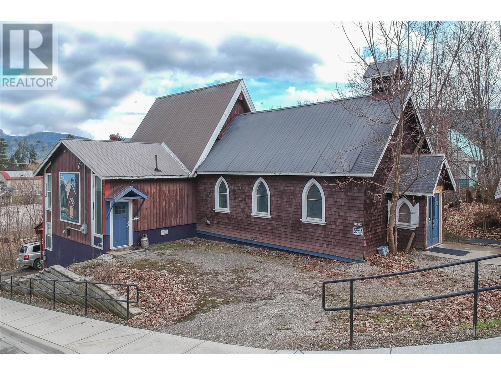 2193 Park Ave, Lumby, BC V0E 2G0