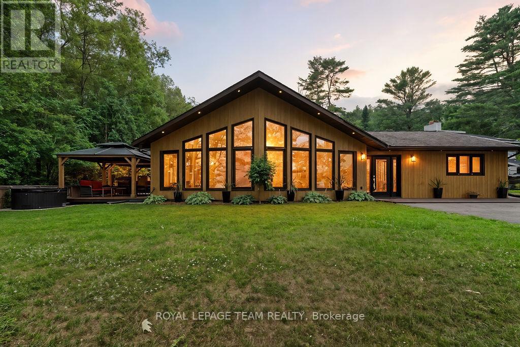 366 Burkes Rd, Deep River, ON K0J 1P0