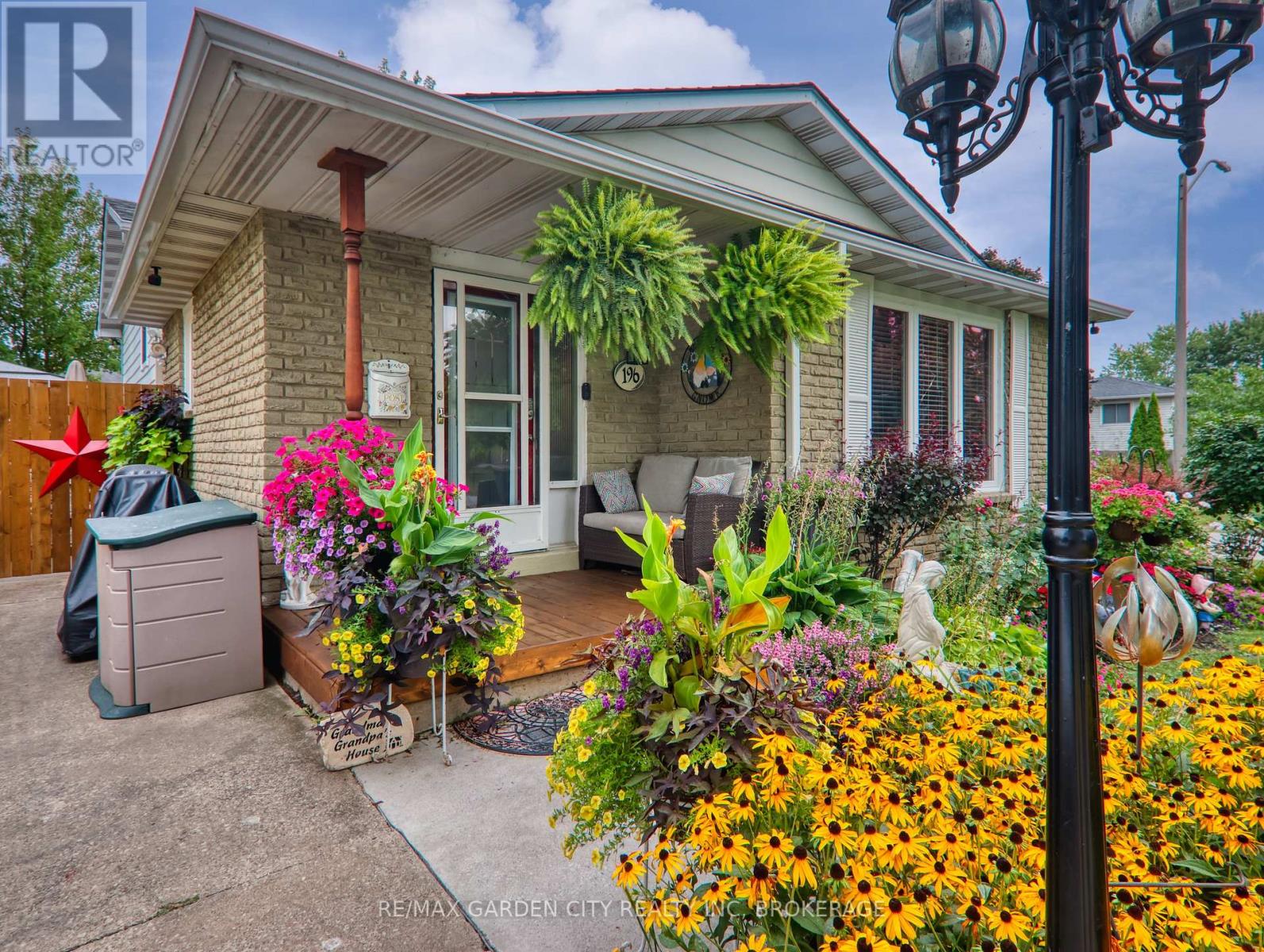 196 Keefer Rd, Thorold, ON L2V 4M3