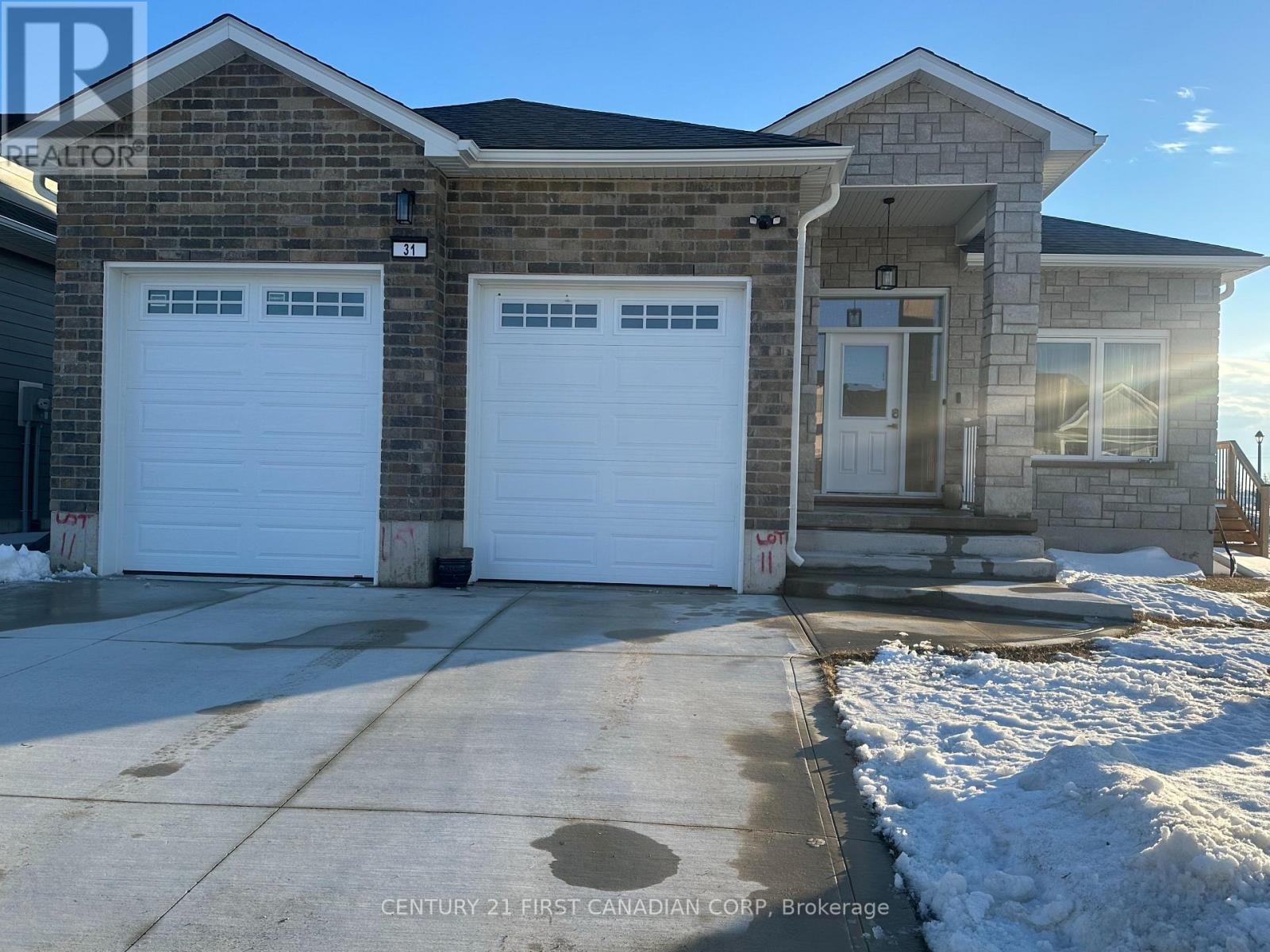 31 Brooklawn Dr, Lambton Shores, ON N0M 1T0
