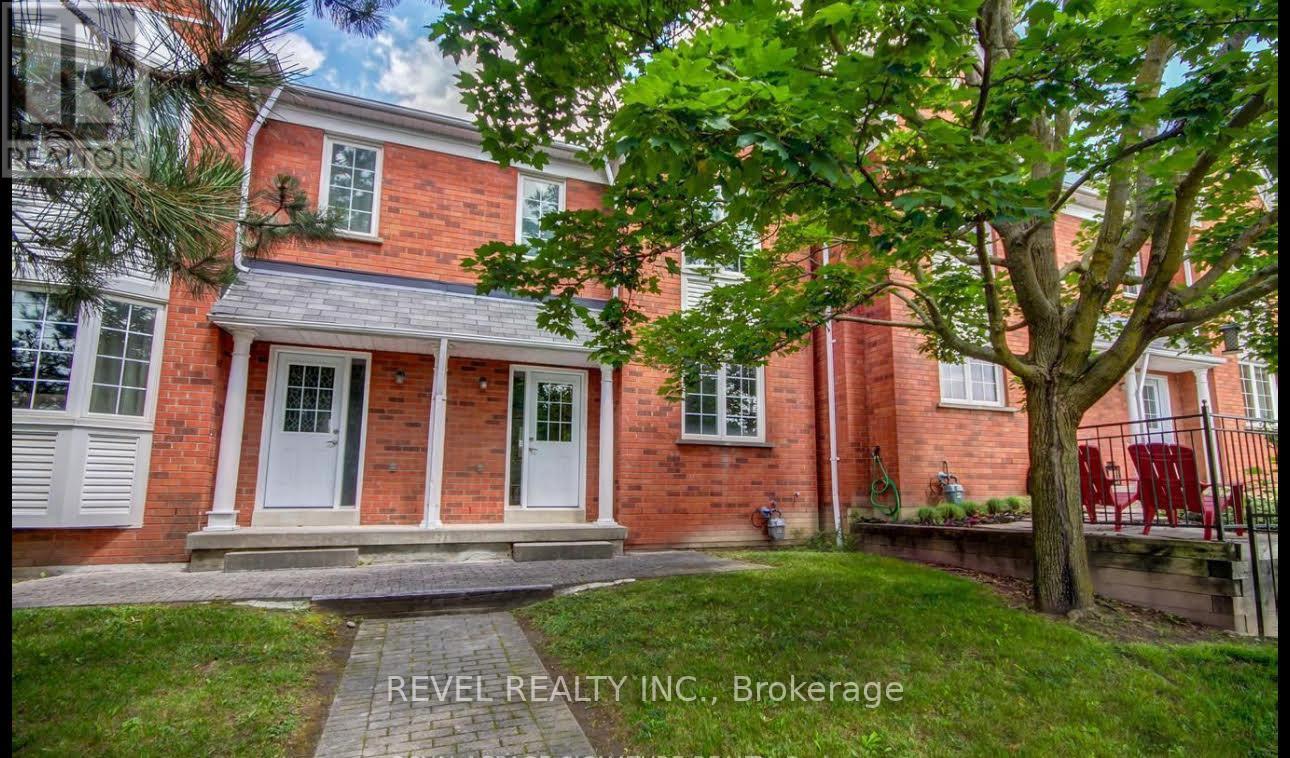 56 10 Bassett Blvd, Whitby, ON L1N 9C4