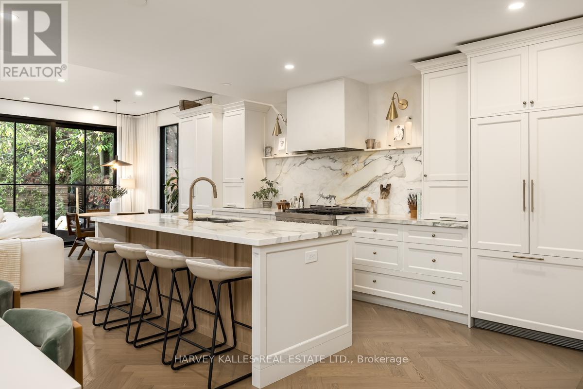 52 Castle Knock Rd, Toronto, ON M5N 1H3