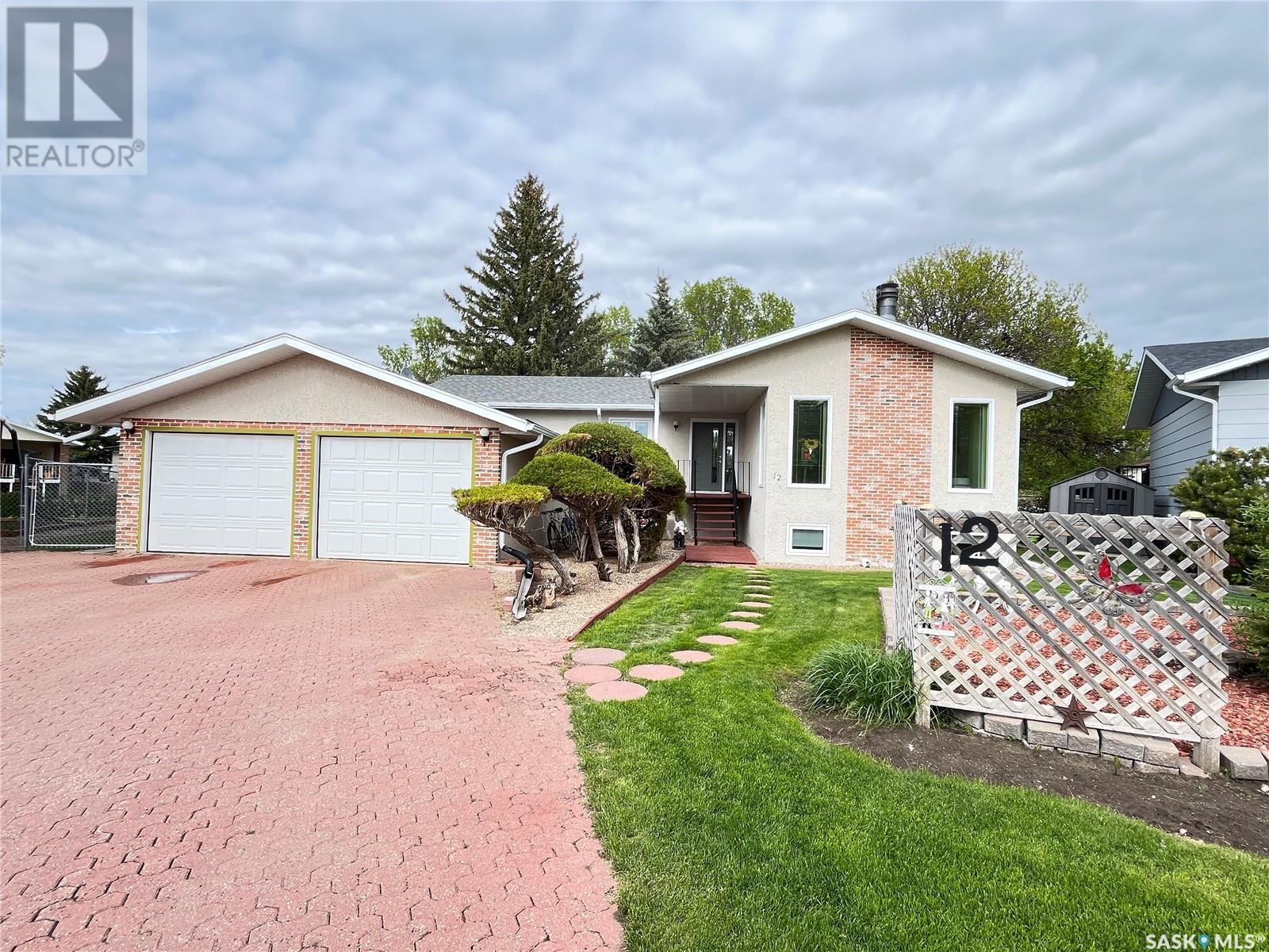 12 Chinook Pl, Maple Creek, SK S0N 1N0