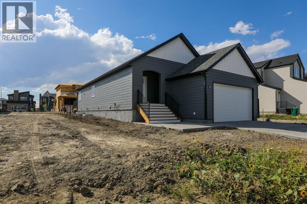 828 Devonia Cir W, Lethbridge, AB T1J 5J6