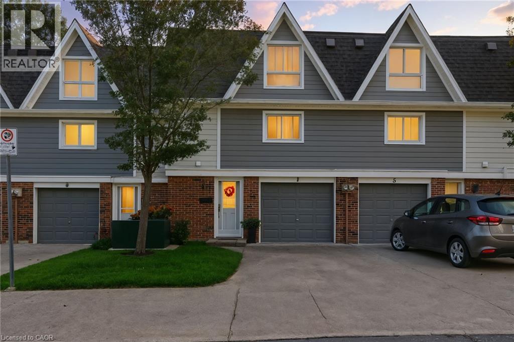 7 Trudy Ct, Hamilton, ON L9H 5P6