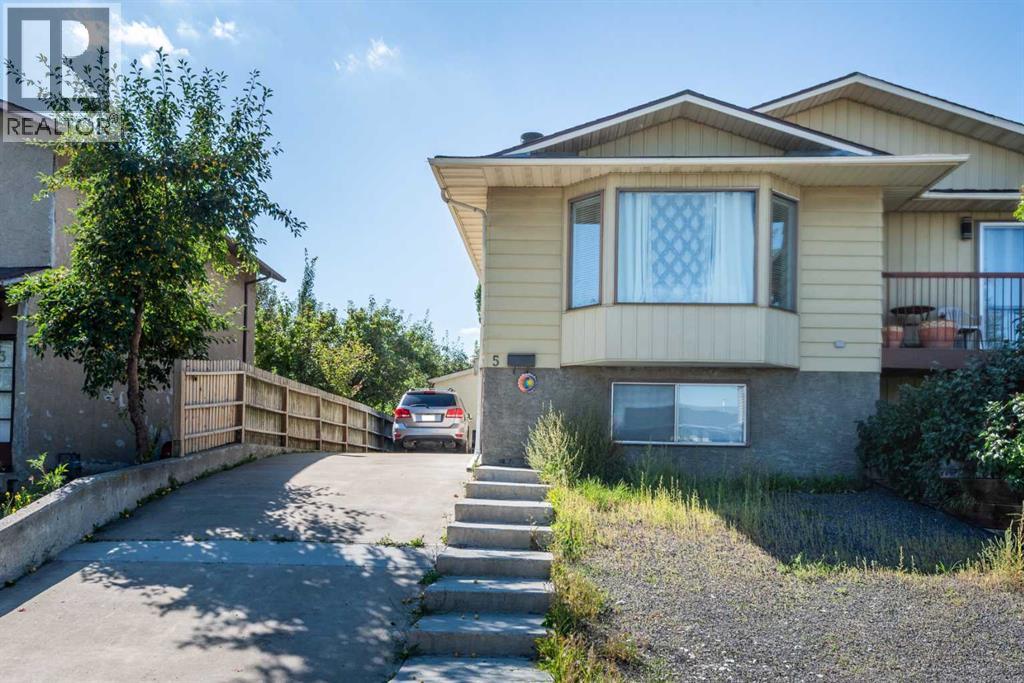 5 Fonda Dr SE, Calgary, AB T2A 6E4