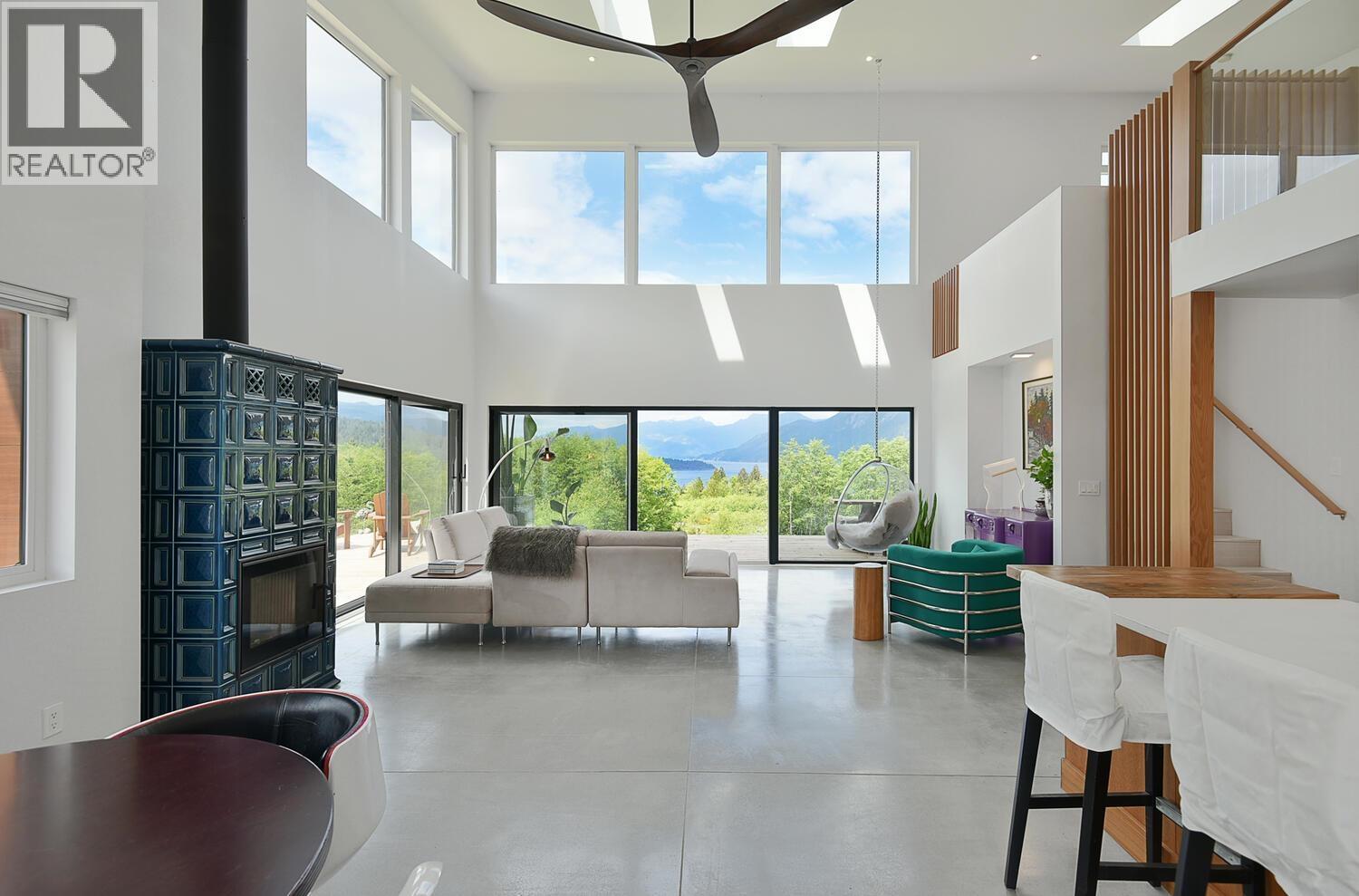 6400 Crowston Rd, Sechelt, BC V7Z 0L1