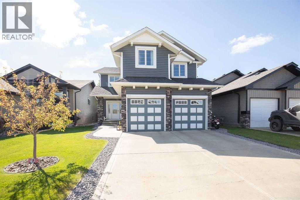 40 Iron Wolf Ct, Lacombe, AB T4L 0E9