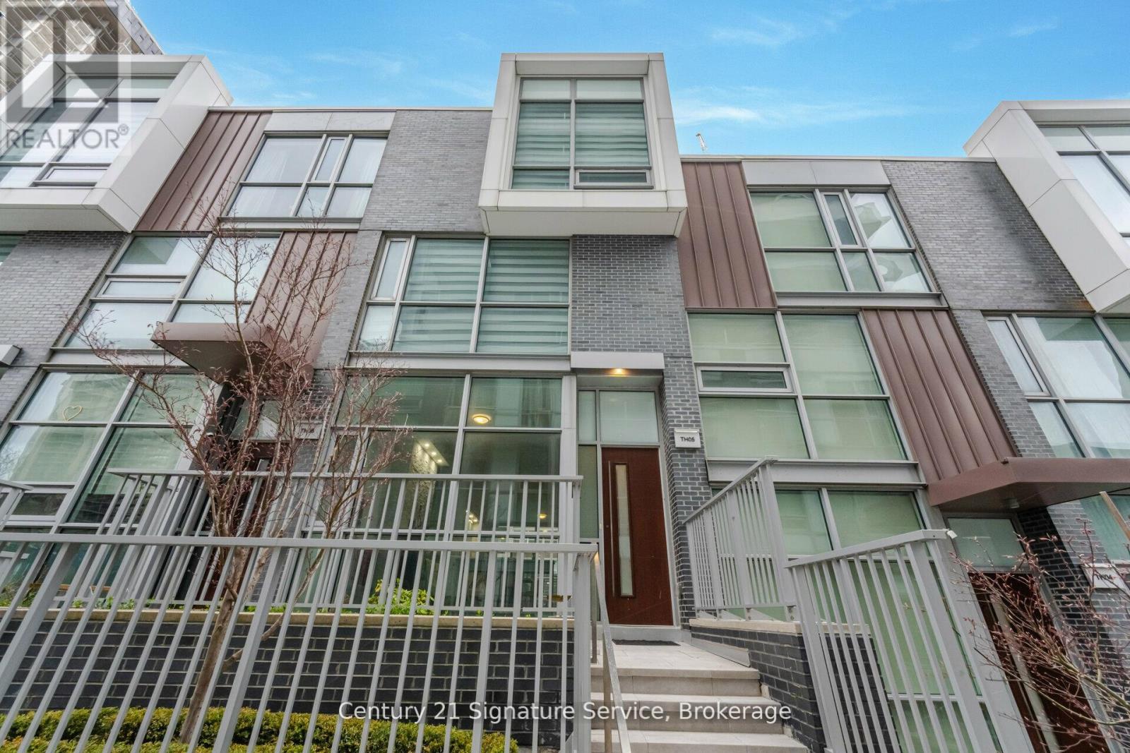 101 Erskine Ave, Toronto, ON M4P 1Y5