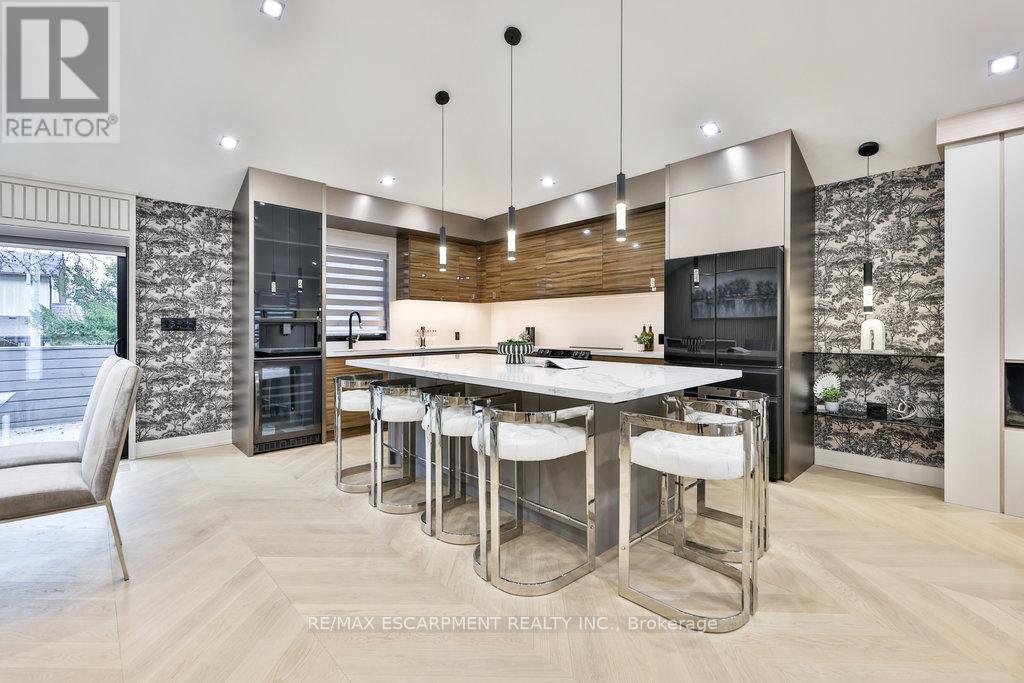 55 W 22nd St, Hamilton, ON L9C 4N5