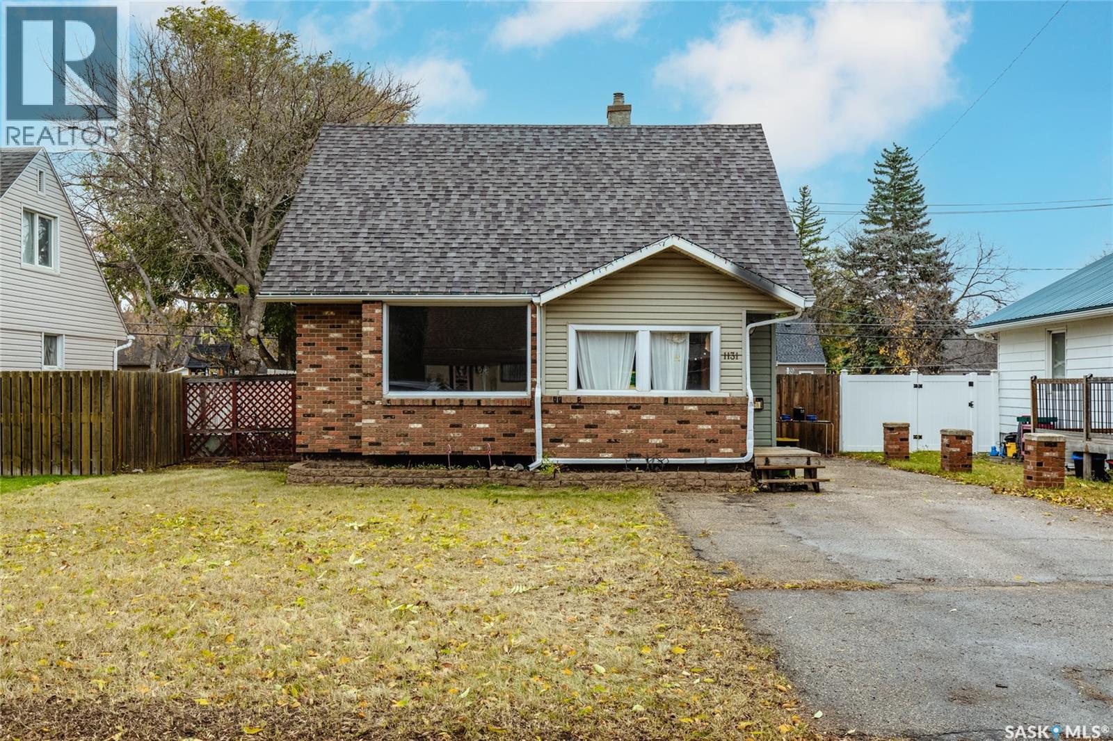 1131 7 Avenue Northwest, Moose Jaw, SK S6H 4C6