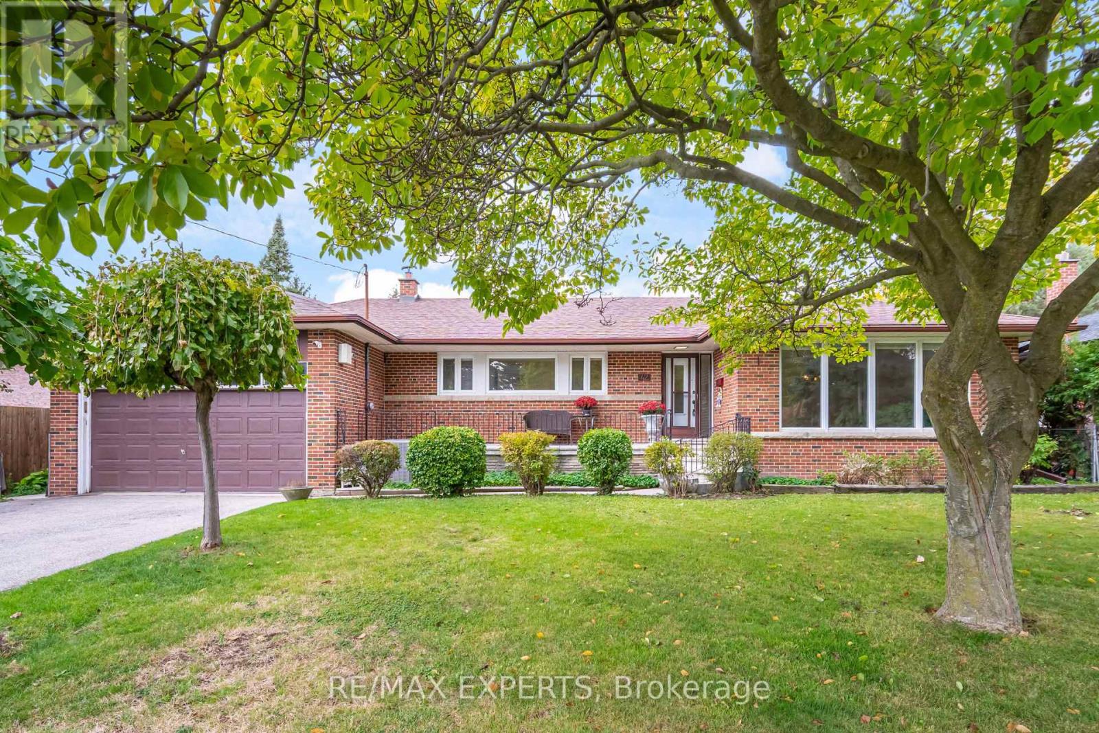 42 Cowley Ave, Toronto Islington-city Centre West, ON M8B 2E3