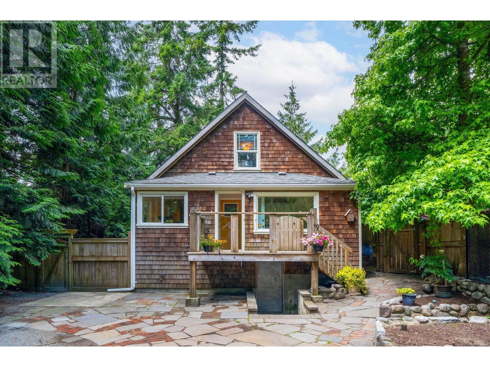 1075 Gladwin Dr, North Vancouver, BC V7R 1A1